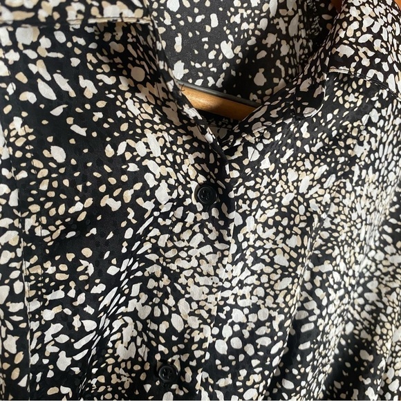 XS Like New Nine West Tie Front Patterned Buttoned Blouse - Picture 4 of 5